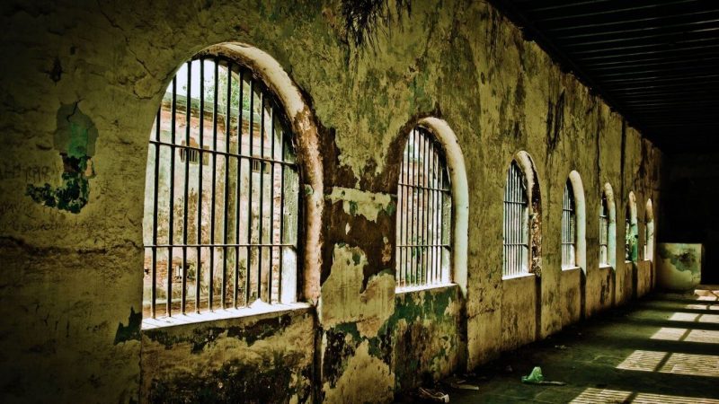 charlestons old jail at night