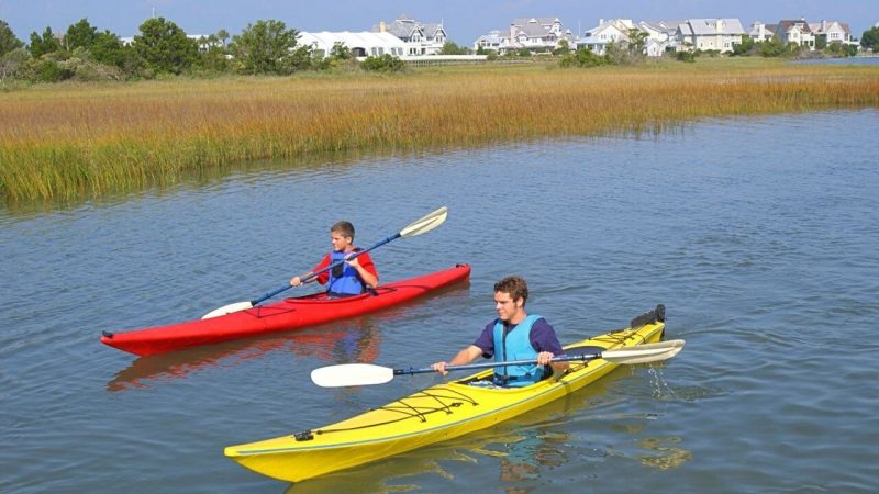 2 kayakers getting active on their 3 perfect days in charleston sc