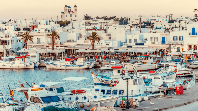 where to stay in paros for night lovers: Paros town full of boats and people