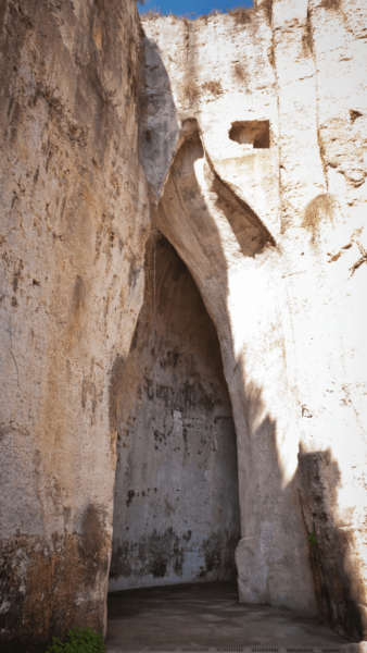 syracusa archaeological park cave