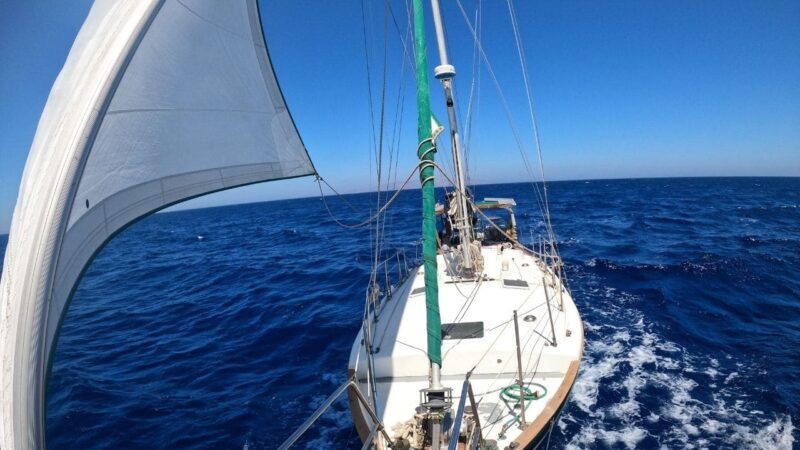 The best liveaboard books for sailing knowledge