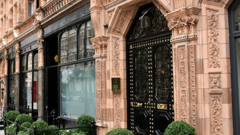 a luxurious place to stay in mayfair, London