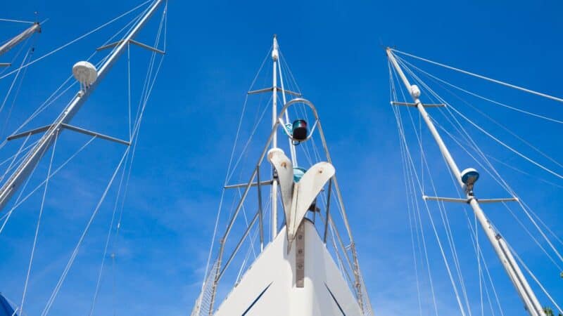 one of the best anchors for sand on the bow of a sailboat