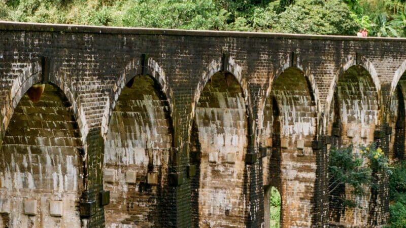 nine arch bridge in ella