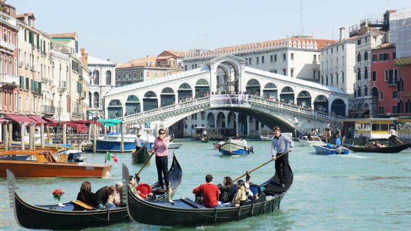gondolas in venice: Is Venice worth visiting?