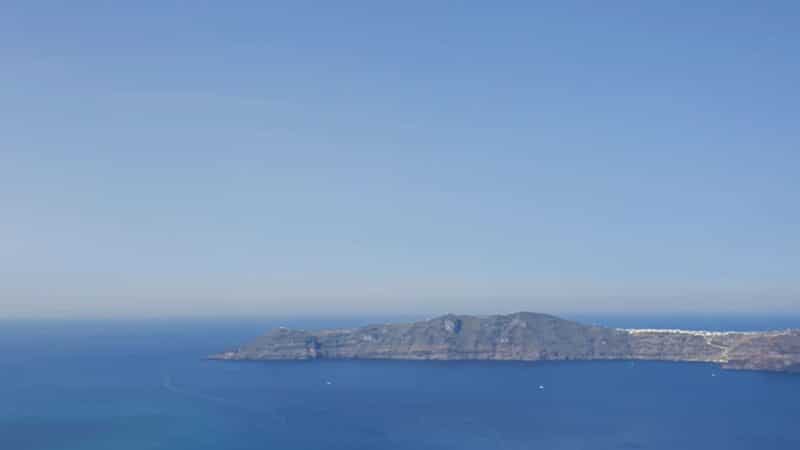 the ocean from a viewpoint on the island of santorini on a 4 day itinerary