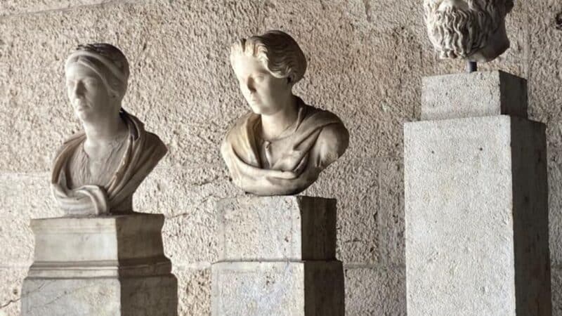 statues that are similar in Greece vs Rome